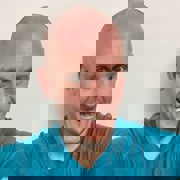 Image of Oliver Giles